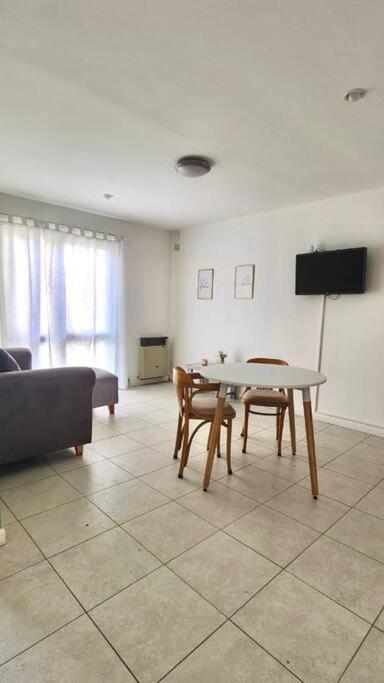 Depto 1c Centrico Y Amplio Apartment Neuquen
